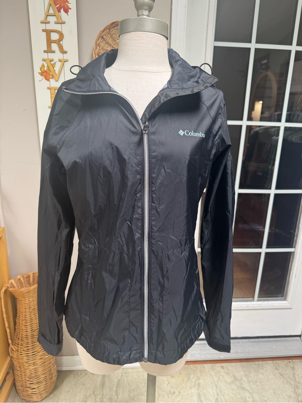 Columbia Women's Switchback III Waterproof Packable Rain Jacket Black Small